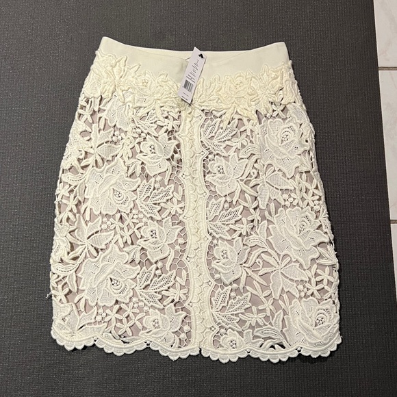 NWT Women’s Theory Cream Heavy Lace Skirt 2 - Picture 2 of 4